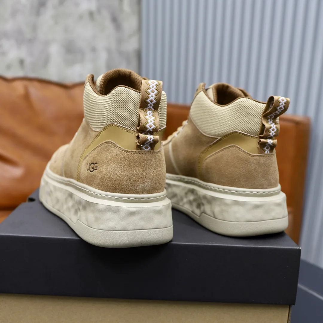 Ex-factory price: 620💰Thick wool imported from Australia Brand: UGG genuine purchase Size: 39-44 Grade: Official website 1:1 Material: First layer of genuine leather waterproof and antifreeze upper Real wool lining Original non-slip soft wear-resistant outsole Style category: Men's casual shoes Trendy style Comfortable on the feet Color: Official website color synchronization